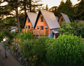 Stylish Cabin with River Views ArtBliss I